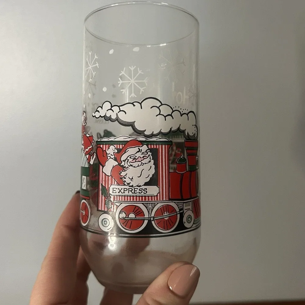 2 Vintage 1984 McCrory Stores Inc. Coca-Cola Santa Claus‎ Glasses Christmas Cups